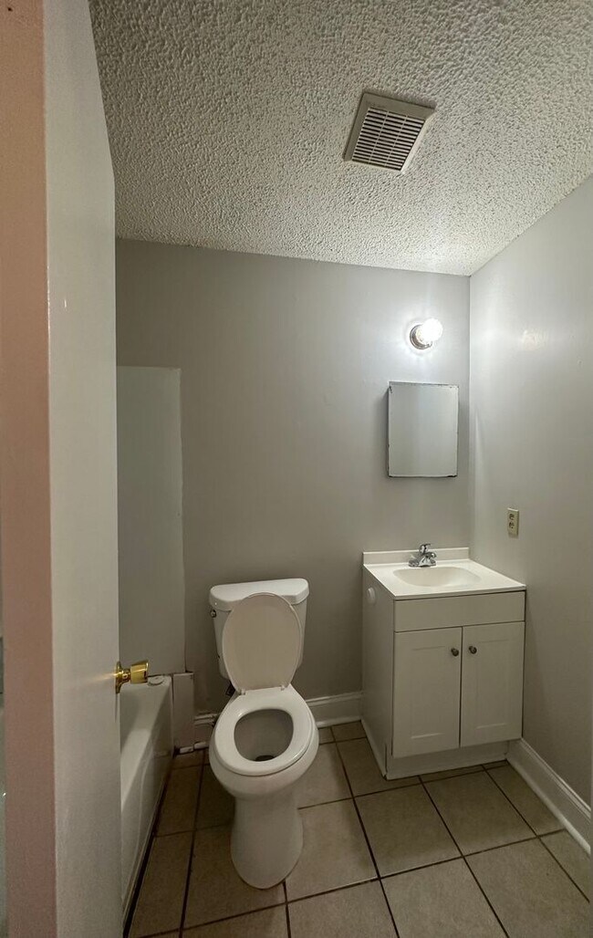 Building Photo - 412 Fieldbrook Dr
