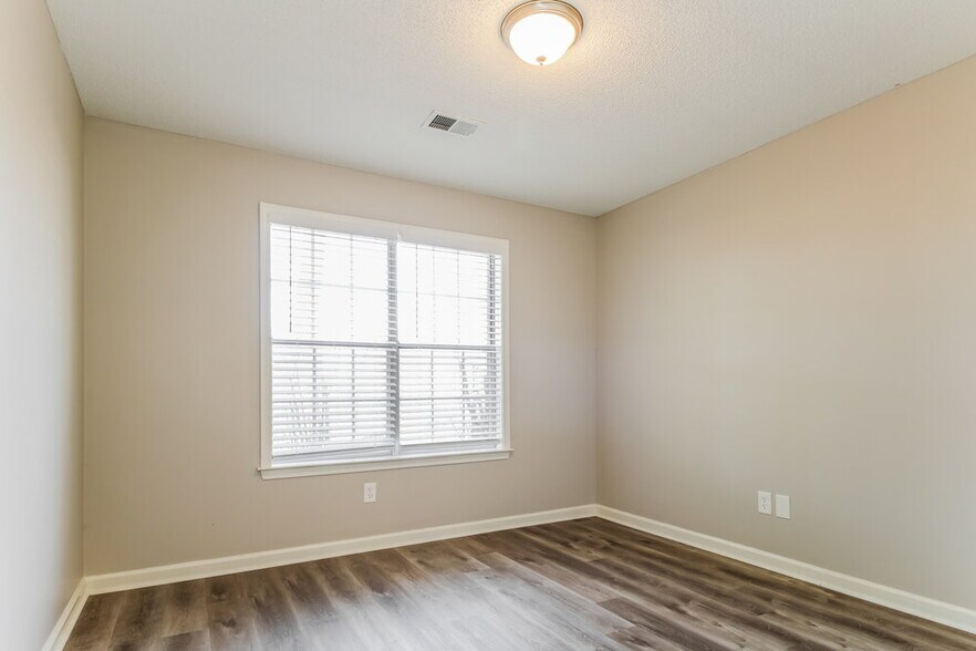 Building Photo - 7885 Meadow Ridge Ln