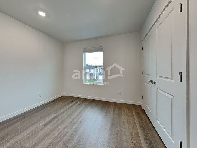 Building Photo - 5245 Turnstone St SE