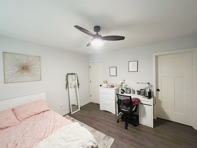 Building Photo - Rosemary Square - Lovely 3 Bedroom, 3 Bath...