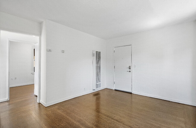 Building Photo - 1551 Saint Charles St