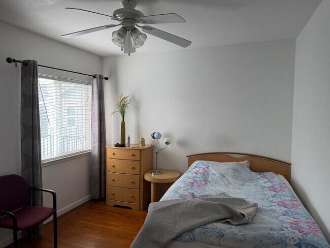 Building Photo - 5511 San Francisco Blvd