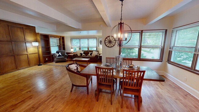 Building Photo - 1625 N Union St