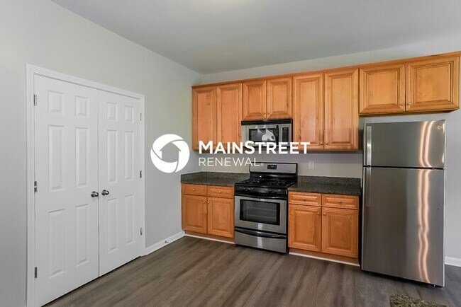 Building Photo - 6 Bedroom Pet-Friendly Home in Lithia Spri...