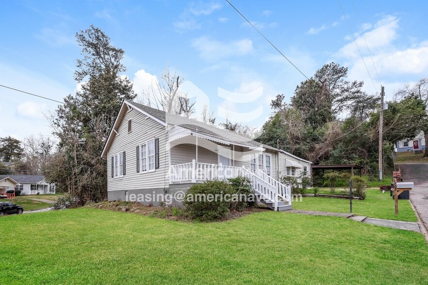 Building Photo - 1703 Pine St