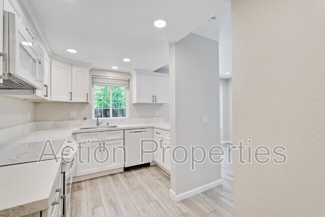 Building Photo - 2091 San Luis Ave