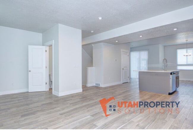 Building Photo - 408 S 980 W