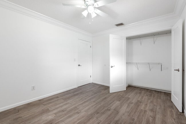 Building Photo - 8642 Sunset Dr