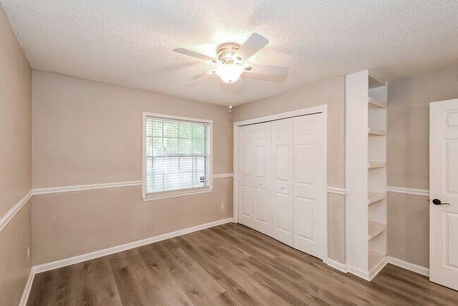 Building Photo - 4560 Arch Creek Dr S