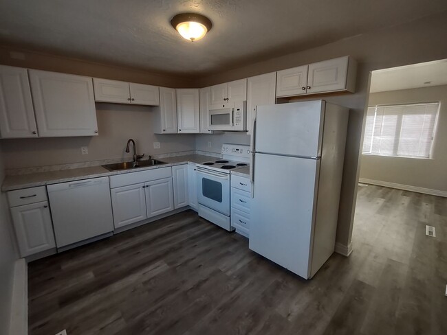 Building Photo - Cozy 2-Bedroom, 1-Bath Near Downtown Cedar...