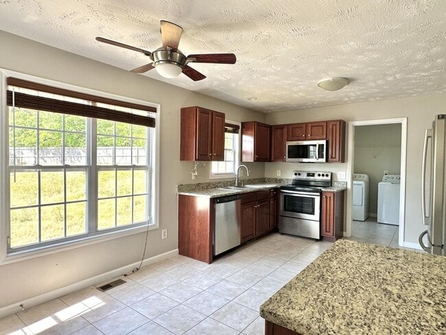 Building Photo - 284 Briarwood Pl