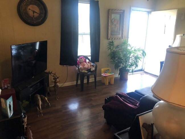 Primary Photo - 2 Bedroom 1 Bathroom Duplex in Winterville!