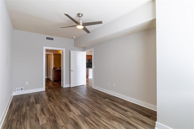 Building Photo - 3016 Guadalupe St
