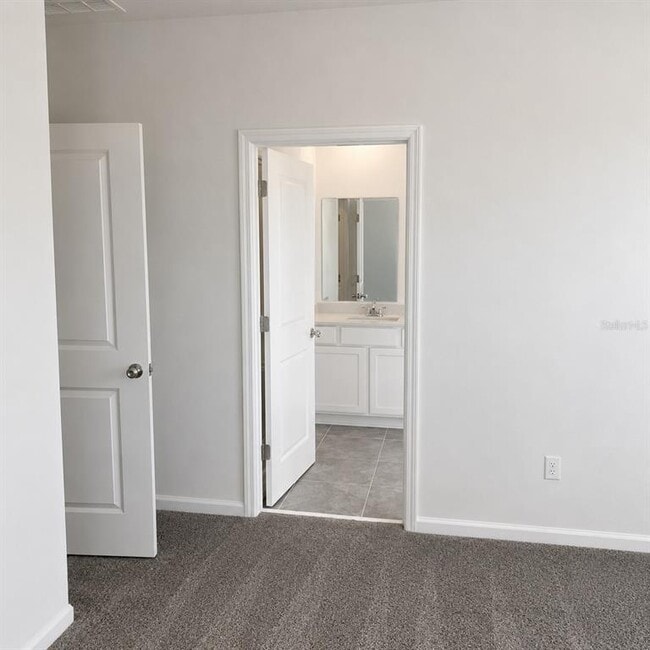 Building Photo - 2528 Skyline Lp