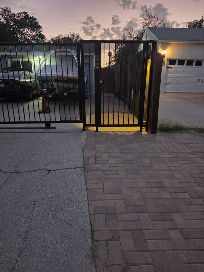 Building Photo - 7415 Beckford Ave