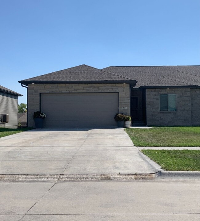 Primary Photo - Daylight ranch townhome