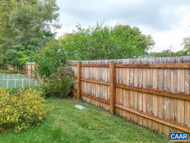 Building Photo - 328 Marquette Ct