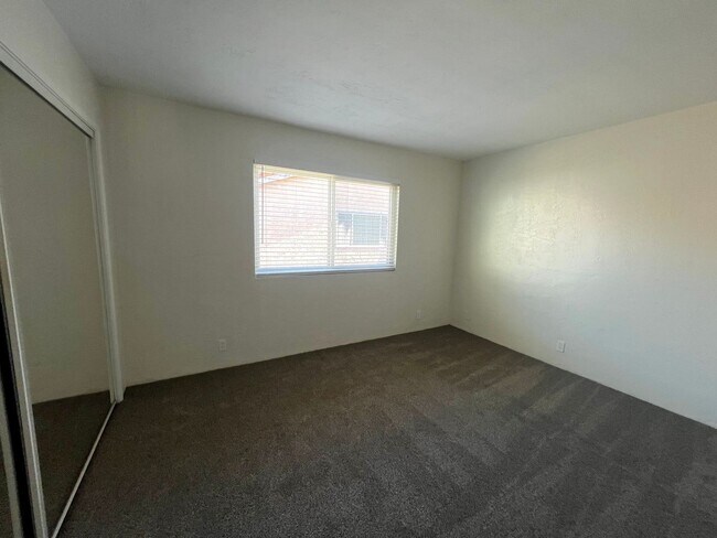 Building Photo - 4351 Green Ave