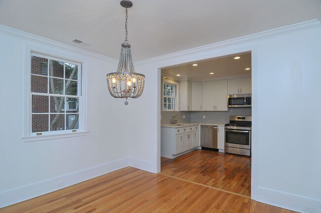 Building Photo - Beautiful 3 bedroom/2 bath house in highly desirable Shandon location! Available June 2026!