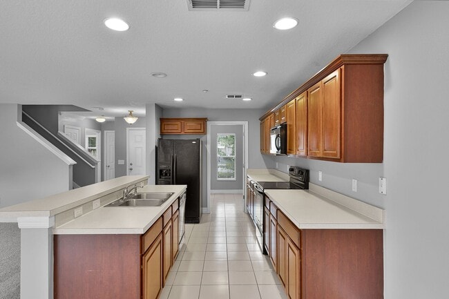 Building Photo - 2/2.5/2 Plus Loft in Gated Winter Garden C...