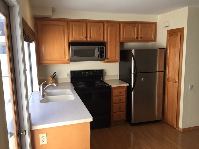 Building Photo - 8451 Mallorca Via