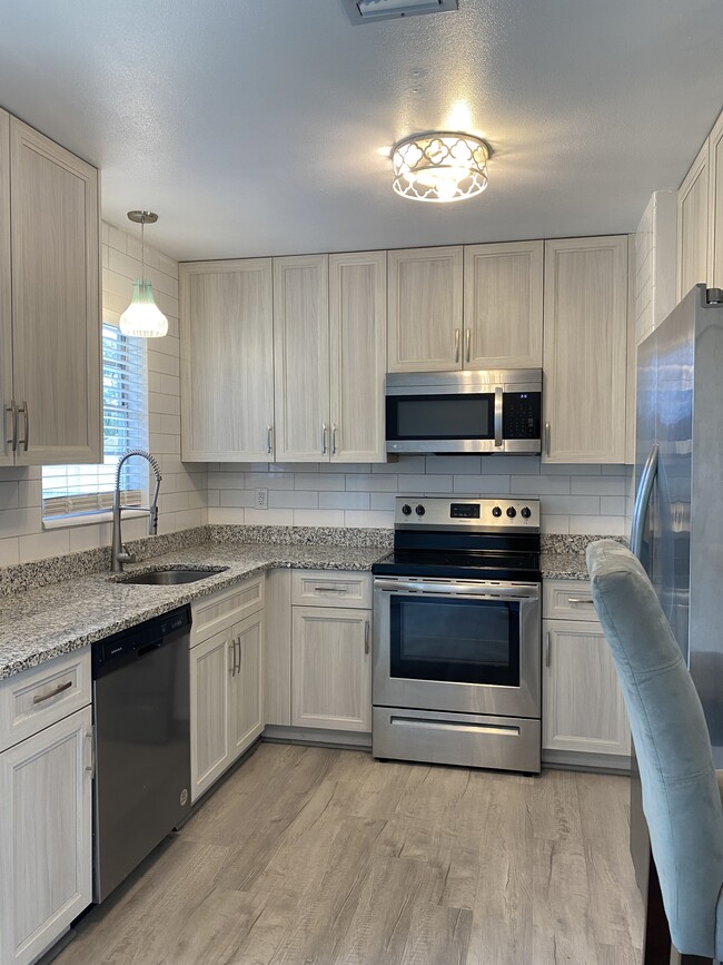 Building Photo - 793 Bianca Dr NE