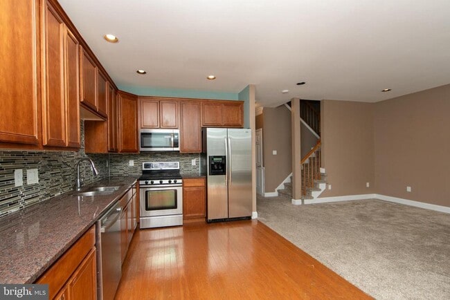 Building Photo - 7 Kingswood Ct
