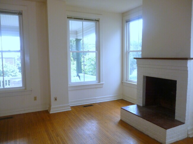 Building Photo - 1107 Wertland St