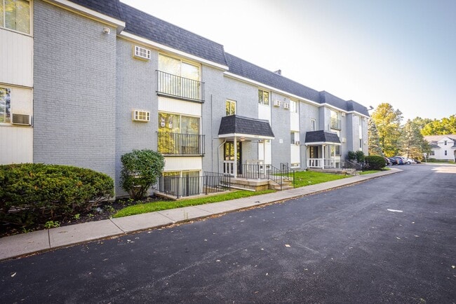 Primary Photo - Linden Apartments