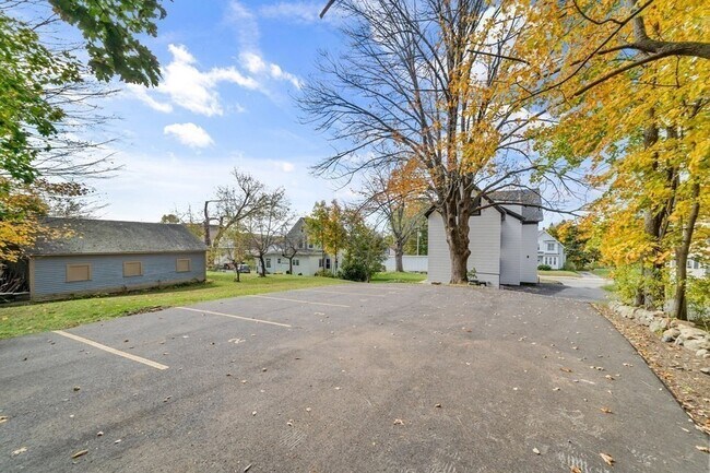 Building Photo - 376 Chestnut St