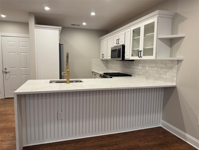 Building Photo - 3111 Leeward Dr
