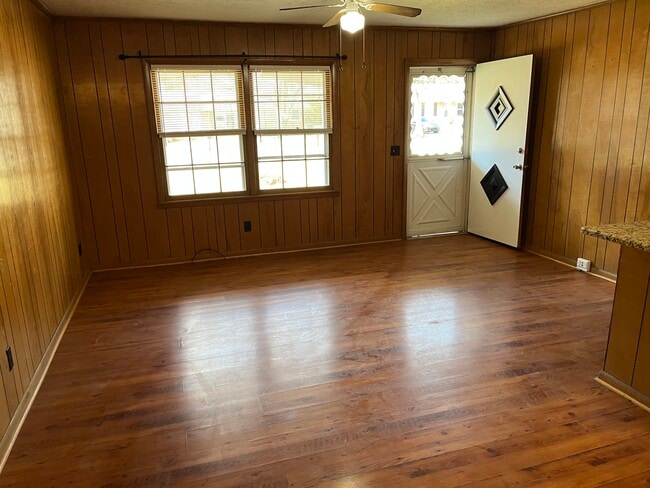 Building Photo - 2318 Tinnell Ct