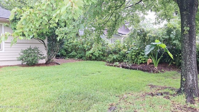 Building Photo - 10579 Castlebrook Dr