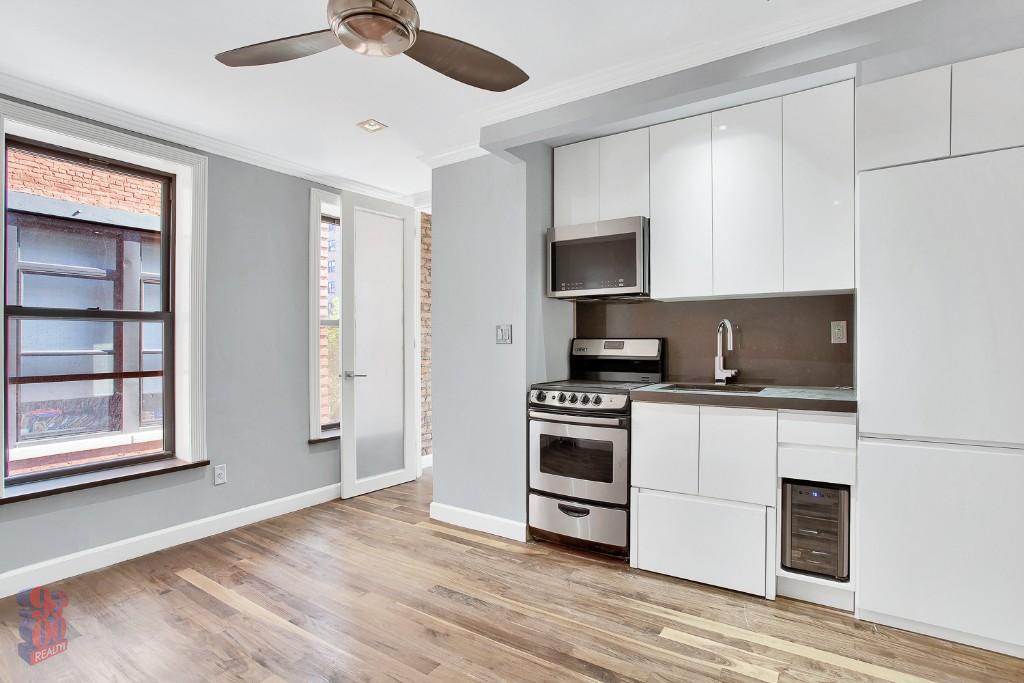 Building Photo - 2100 2nd Ave