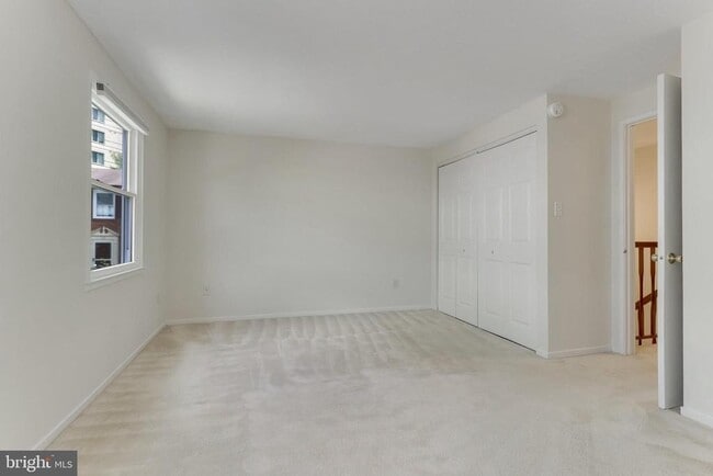 Building Photo - 141 W Annandale Rd