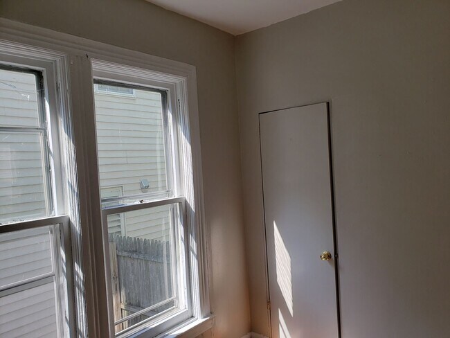 Building Photo - 154 Chenango St