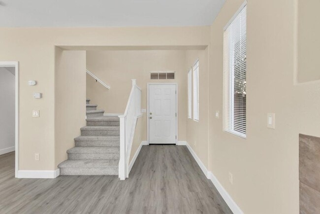 Building Photo - Beautiful 3 bed 2.5 bath in Natomas!