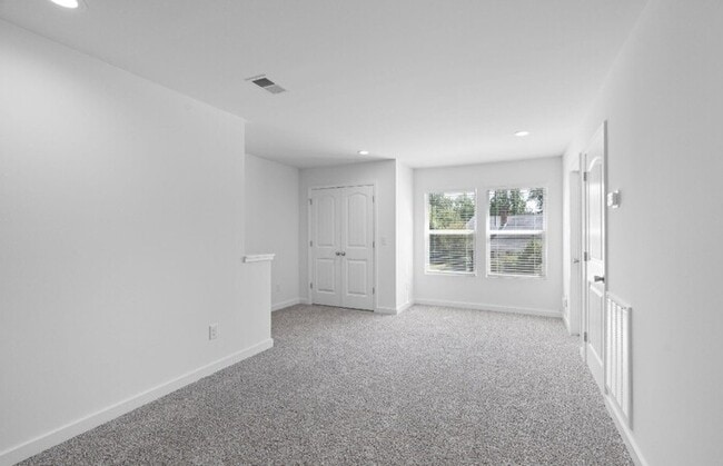 Building Photo - Available Now: New Three Bedroom Townhouse in Woodruff SC!