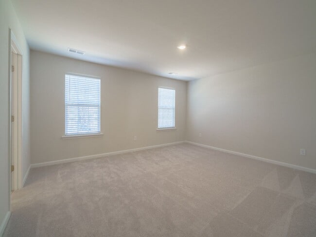 Building Photo - Brand New 5 Bedroom 3 full baths in Steele...