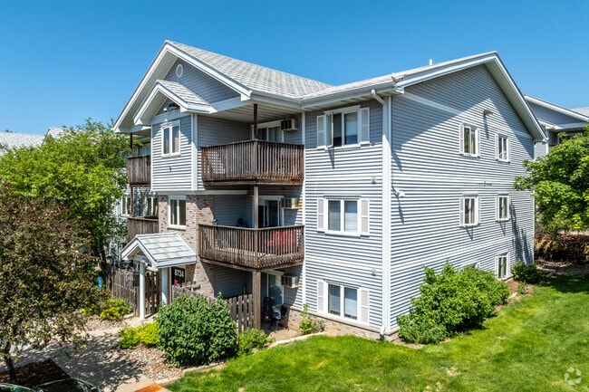 Building Photo - Cross Creek