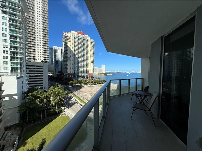 Building Photo - 1300 Brickell Bay Dr