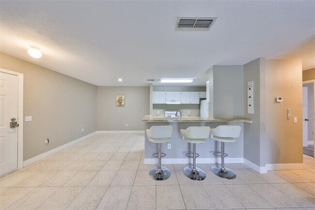 Building Photo - 9481 Highland Oak Dr