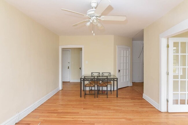 Building Photo - 3902 W Argyle St