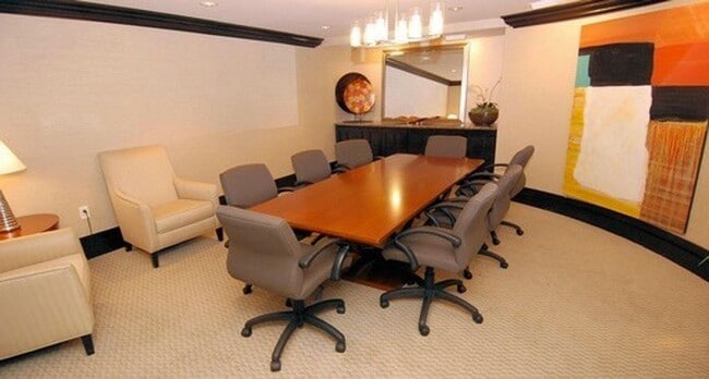 Building Photo - Chinatown 2 Bedroom 2 Bathroom In Amazing Centralized Building-Amenities Galore! Pets Welcomed!