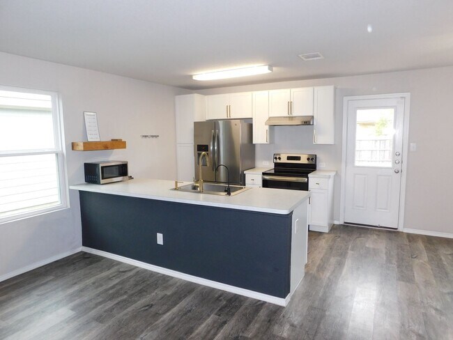 Building Photo - Gorgeous 3 Bedroom, 2 Bath Home, with a Game Room!