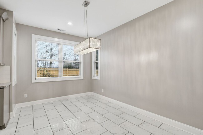 Building Photo - Beautiful Home With Large Yard In Fountain Inn