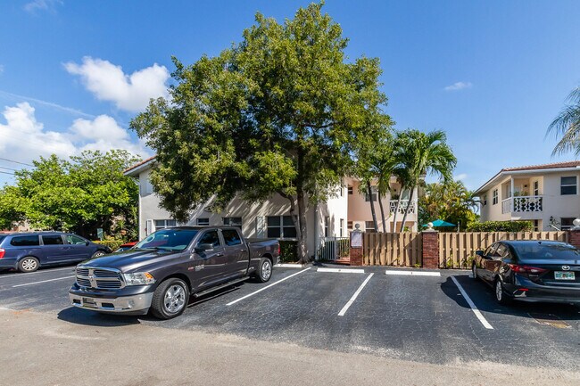 Building Photo - 2591 NE 55th Ct