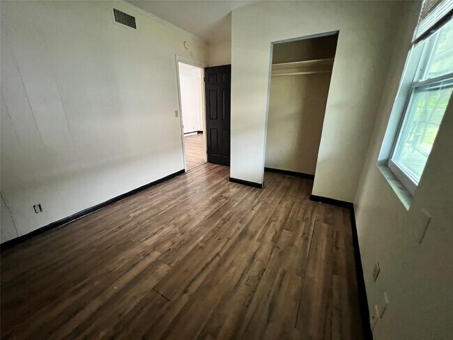 Building Photo - 347 NW 6th St