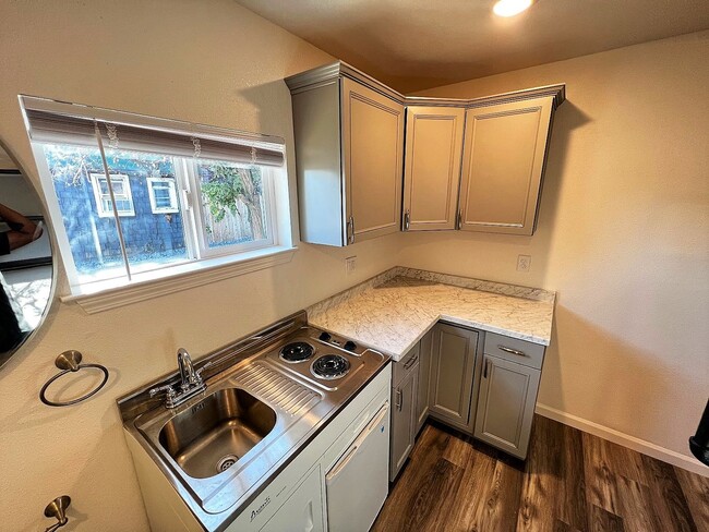 Building Photo - 860 Quincy St