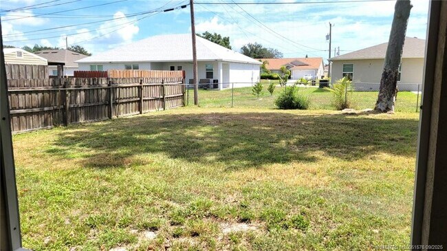 Building Photo - 3873 SW La Fleur St